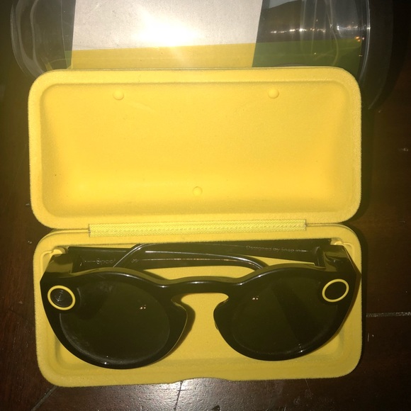 Robert pattinson dating right now Snapchat spectacles charger cord